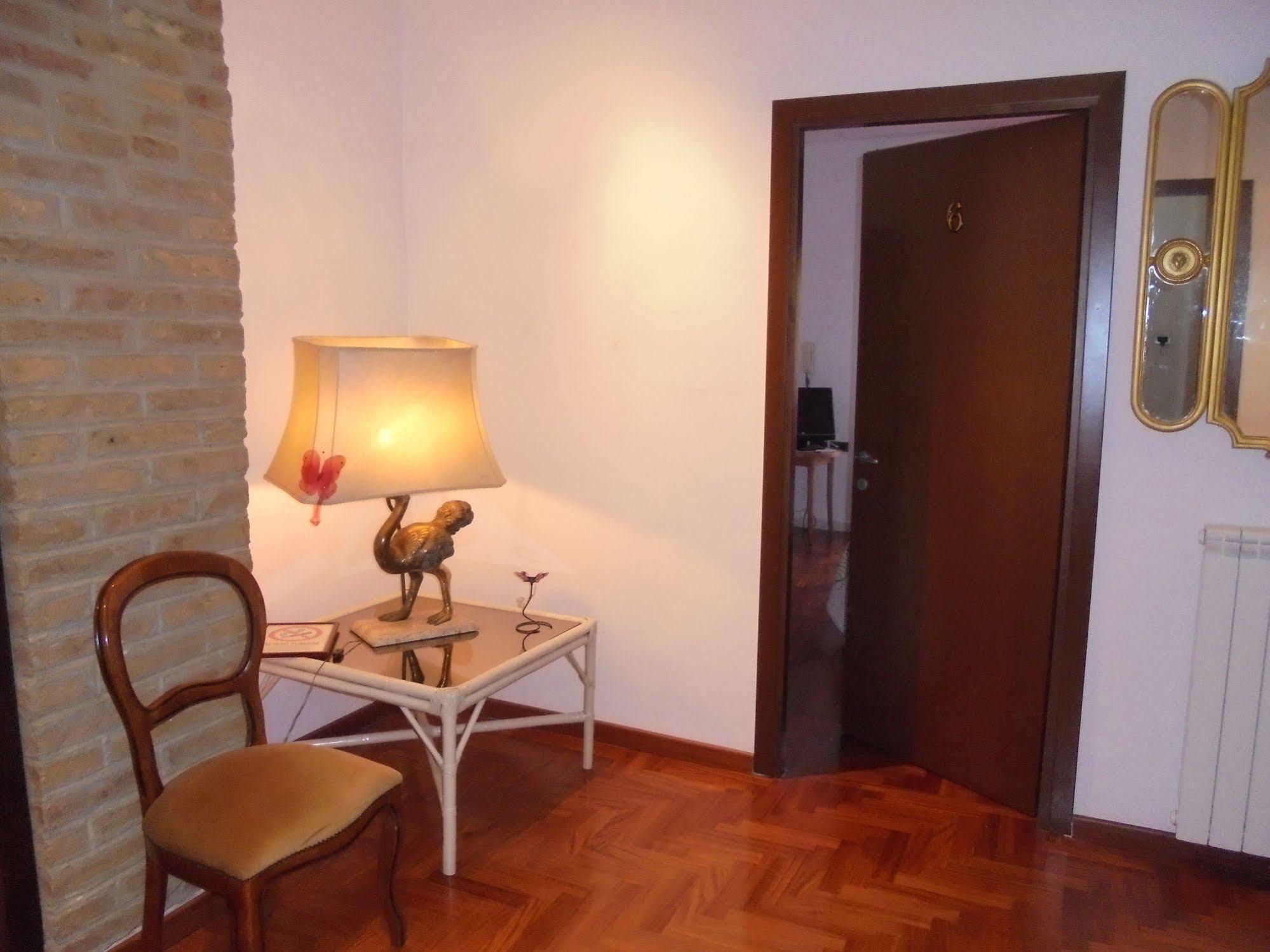 Bed and Breakfast Max House Рим Экстерьер фото